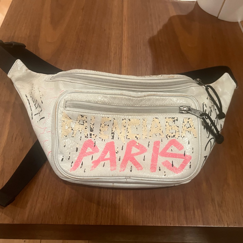 Balenciaga Crossbody bag good condition